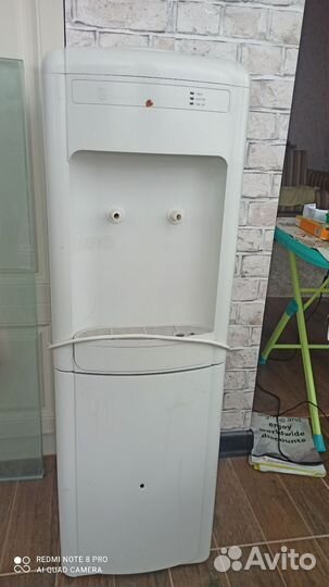 Куллер для воды напольный