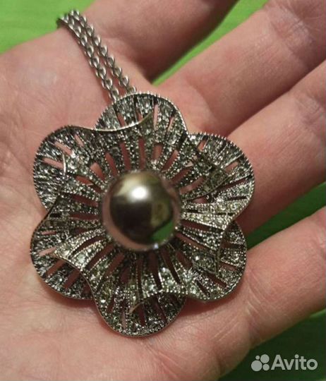 Кулон - брошь на цепочке 