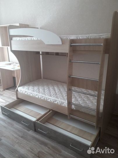 Двухъярусная кровать