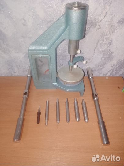 Прибор для определения механических свойств матери