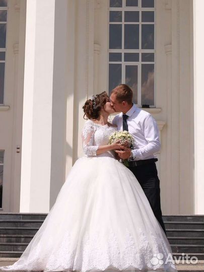 Свадебное платье со шлейфом