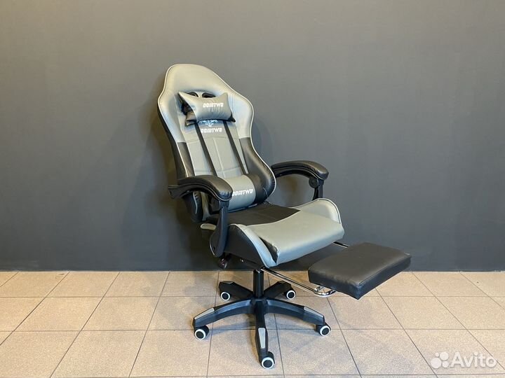 Компьютерное кресло с подножкой и вибромассажем