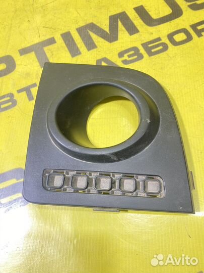 Рамка противотуманной фары правая Ford Fusion