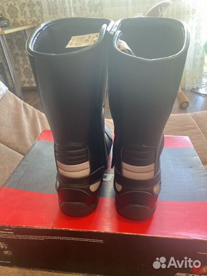 Мотоциклетные ботинки