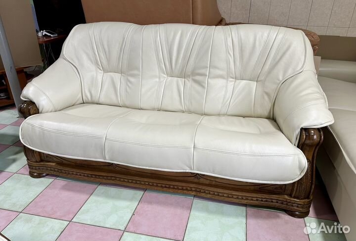 Кожаный диван на дубе