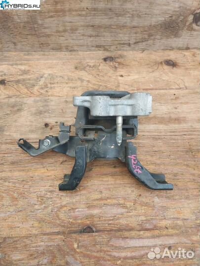 Подушка крепления двигателя Toyota Prius 3 рест