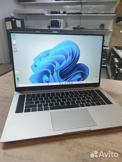 Ноутбук Honor Core i5/16озу/мх350 SSD в отличном