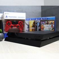 Sony PlayStation 4 + 2 джойстика + игры