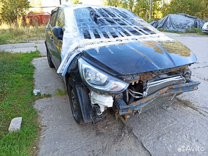 Hyundai Solaris 1.6 МТ, 2011, битый, 179 000 км