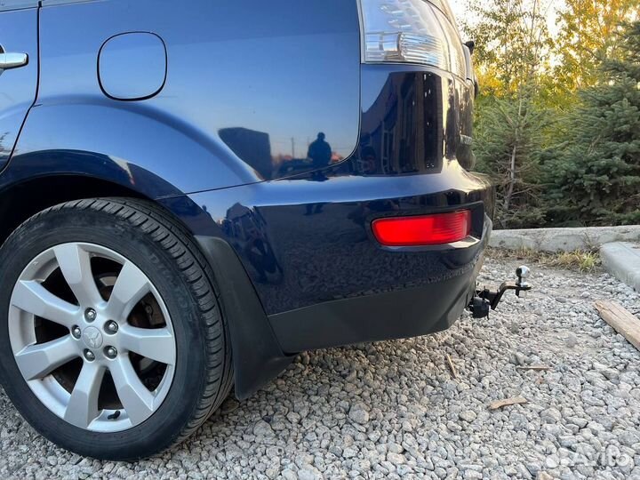 Фаркоп Mitsubishi Outlander XL под квадрат