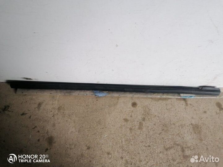 Молдинг стекла передний левый Ford C-Max 2003-2010