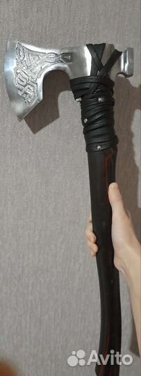 Кованный топор с узором