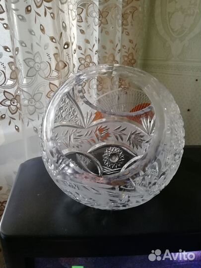 Хрустальная ваза