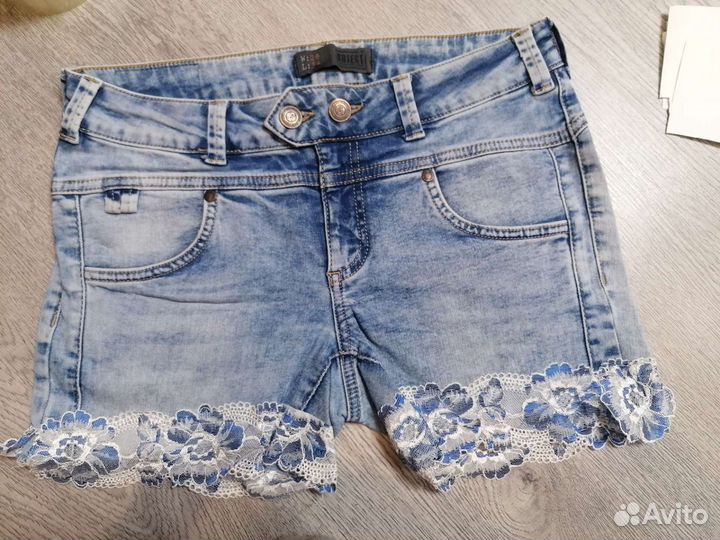 Шорты джинсовые с кружевом
