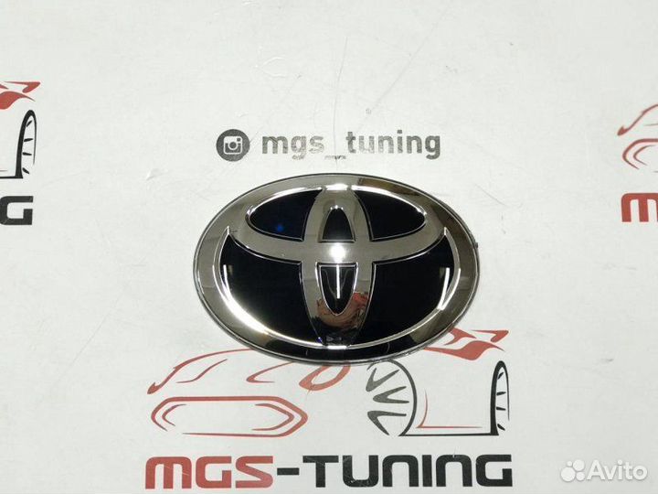 Знак (Под стекло) на крышку багажника Toyota