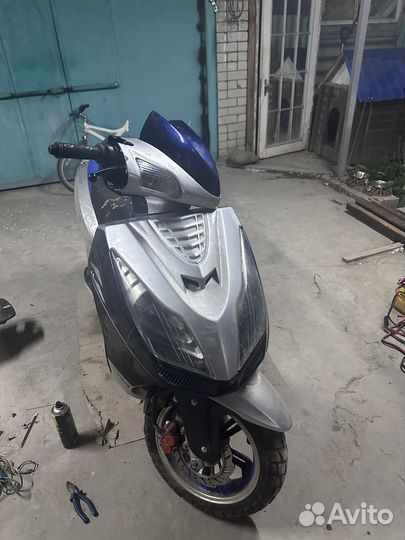 Скутер 150 кубов