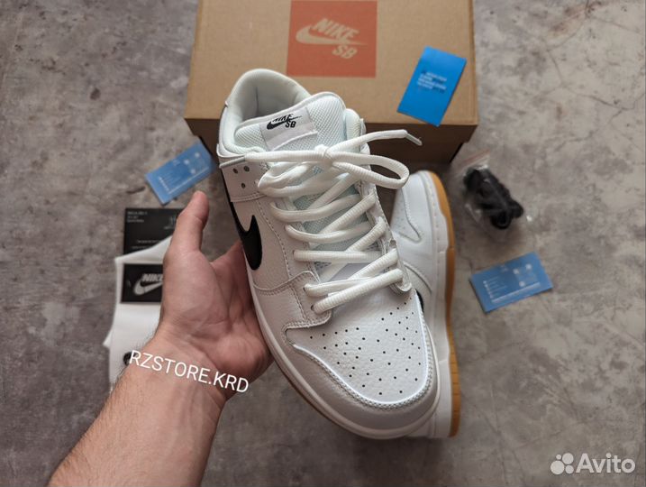 Кроссовик Nike SB Dunk Low Белые + подaрок