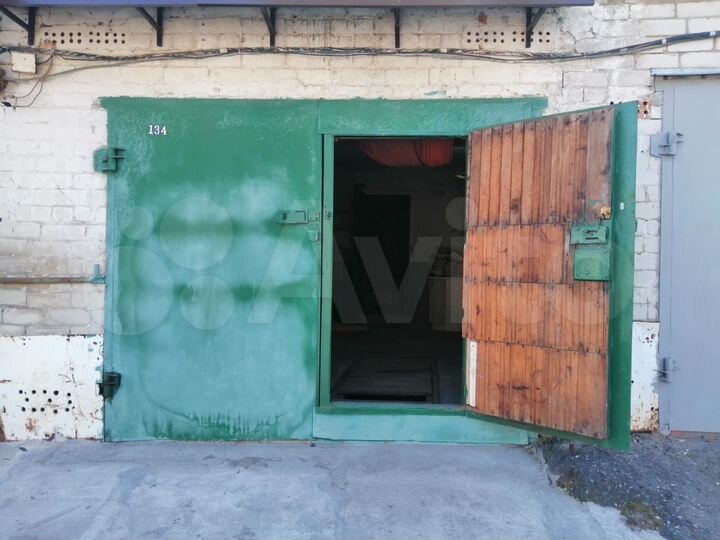 Гараж, > 30 м²