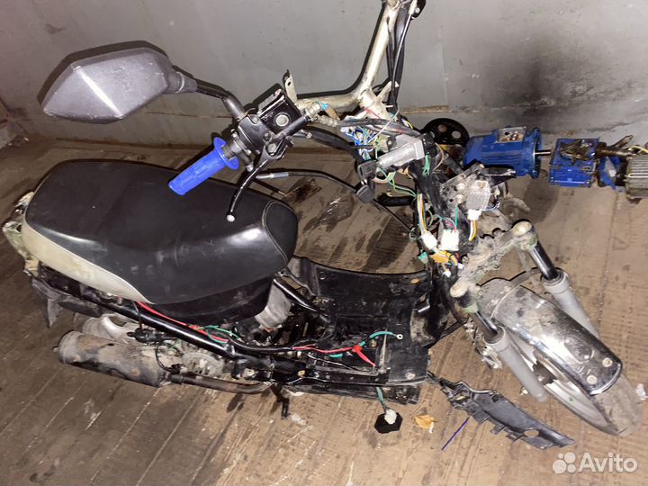 Скутер с очень хорошим торгом 139qmb стант пушка