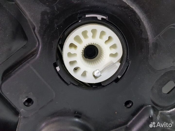 Стеклоподъемник задний правый (Mazda 6)