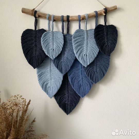 Панно из листьев