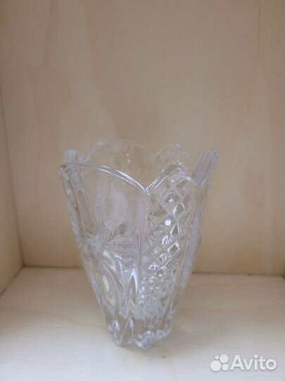 Вазочка, сахарница, чайник, салфетница, кружка