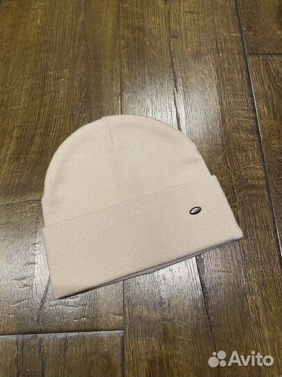 Шапка новая
