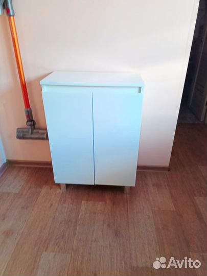 Шкаф напольный в ванную комнату