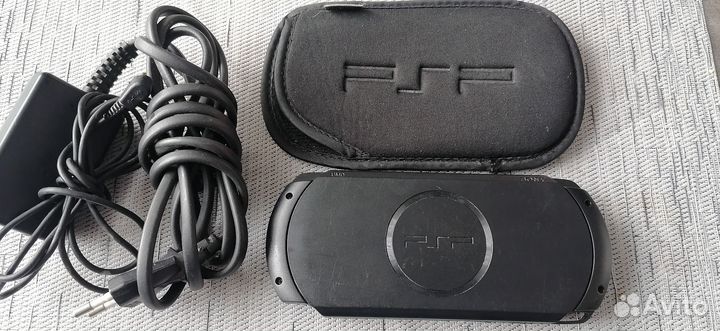 Sony PSP1008, прошита, карта на 32Гб(128игр)