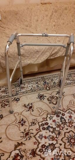 Ходунки для взрослых на колесах