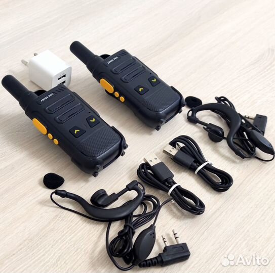 Компактные рации для официантов и охраны в клубах