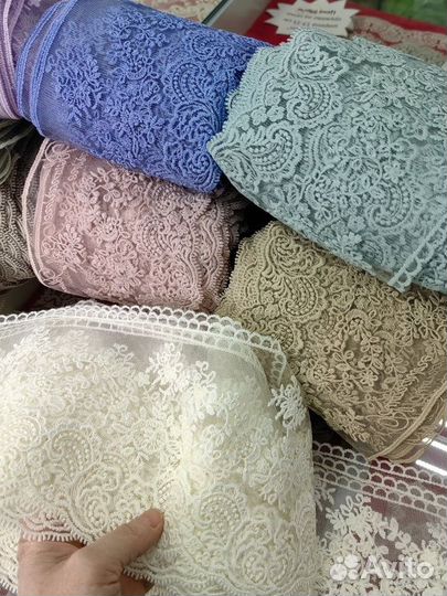 Кружево на сетке широкое в наличии