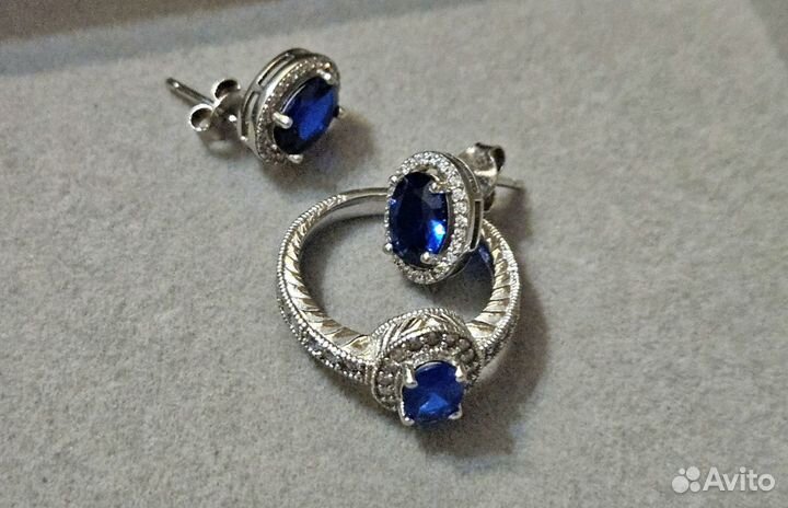 Серебряные серьги, кольцо листайте