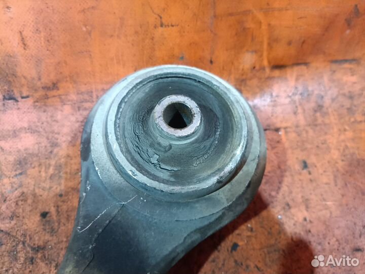 Рычаг передний левый Nissan Gloria MY34