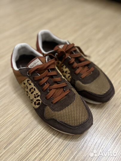 Кроссовки женские39