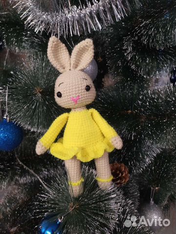 Вязаный крючком зайка