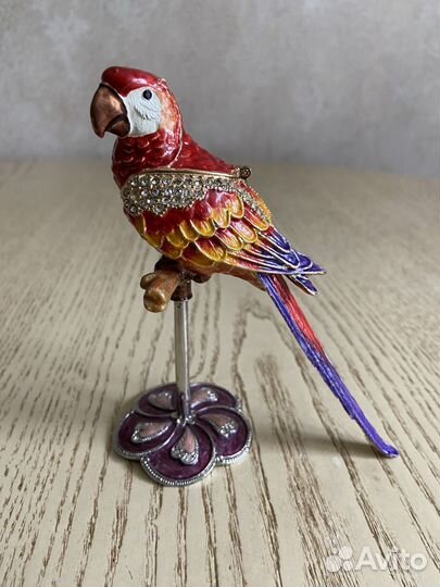 Шкатулка со стразами 