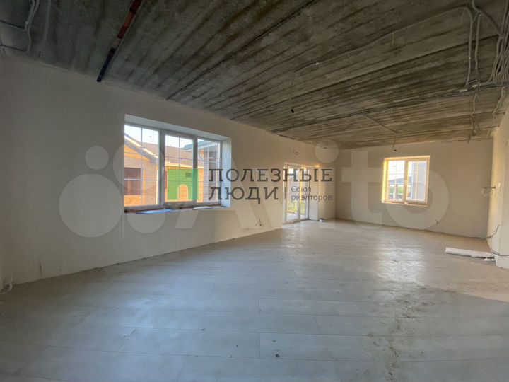 Коттедж 177 м² на участке 10 сот.