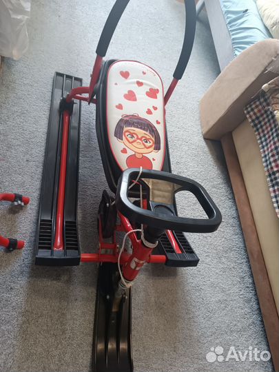 Детский снегокат с ручкой и колесами