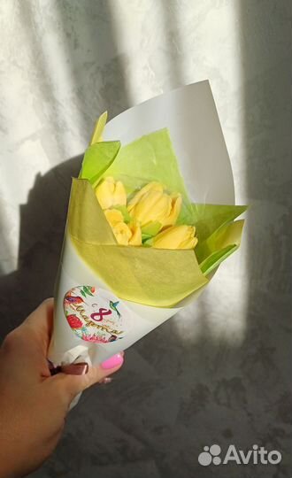 Букет цветов роз тюльпанов из шоколада к 8 марта