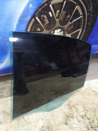 Заднее левое стекло и левая форточка Mercedes W211