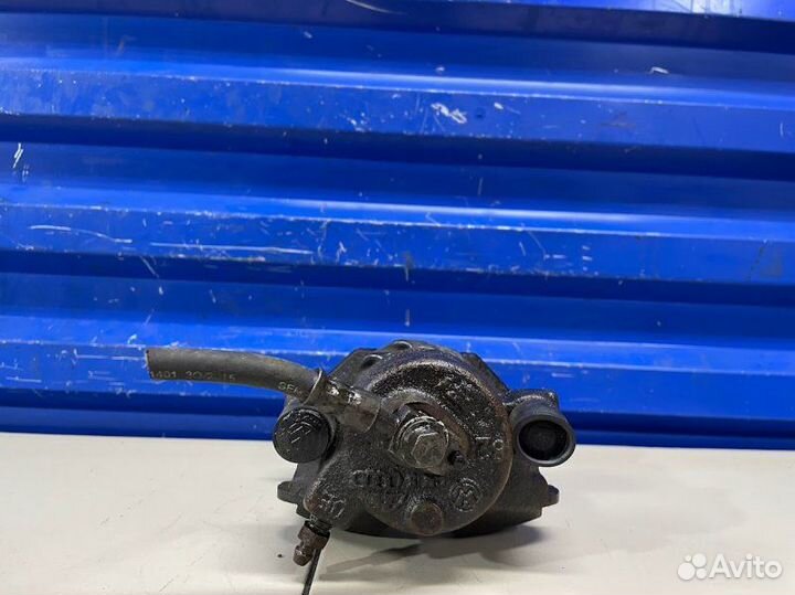 Суппорт передний правый Volkswagen Golf MK4 1.4