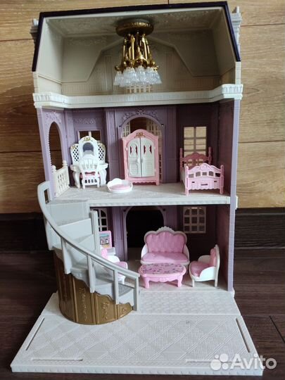 Кукольный домик с мебелью