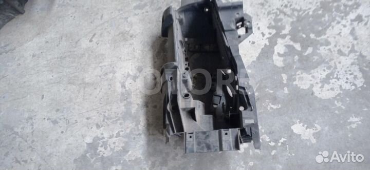 Кронштейн крепления фары правый Volvo FH 3 2013