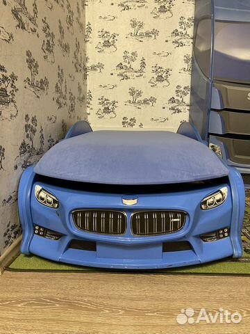 Детская кровать-машина и шкаф