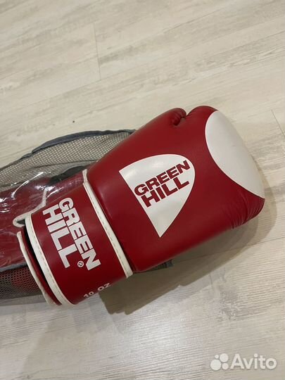 Боксерские перчатки green hill 10 унций