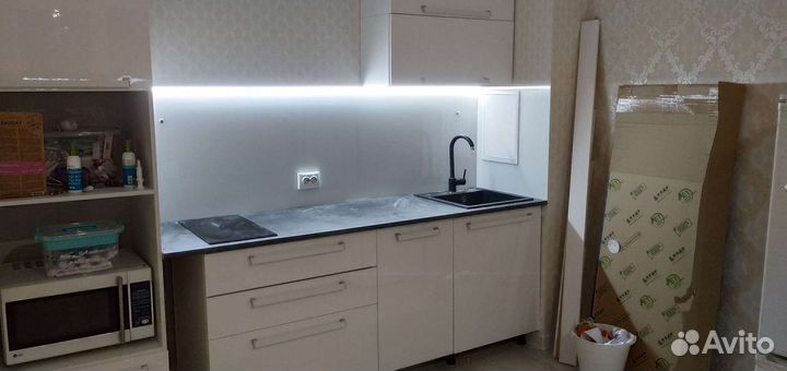 Стеклянный фартук для кухни