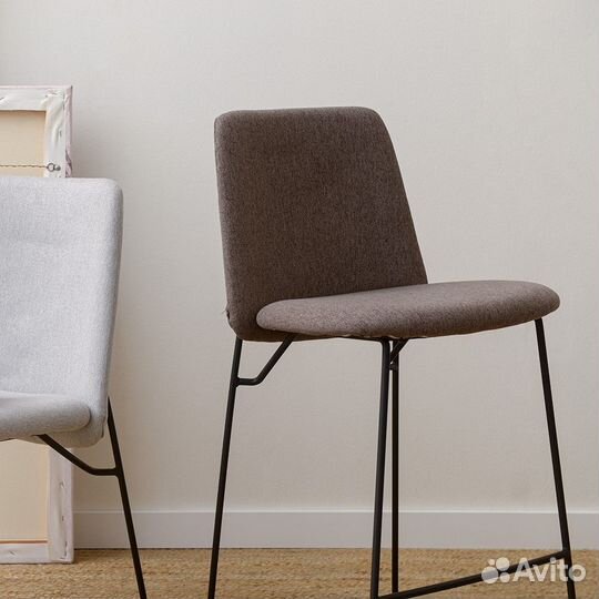 Барный стул с тканевой обивкой