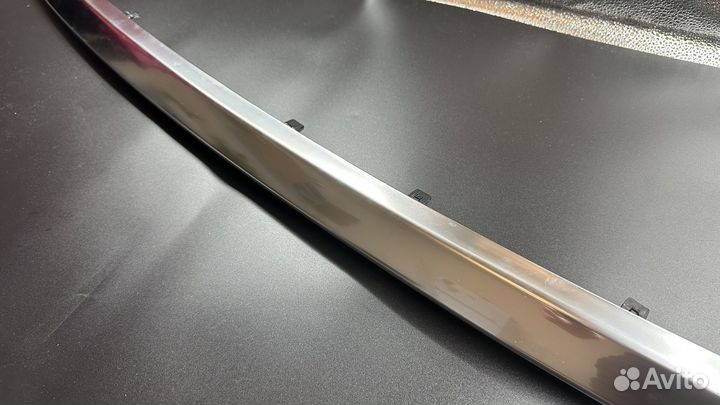 Накладка решеткий радиатора нижняя Lexus RX 2019