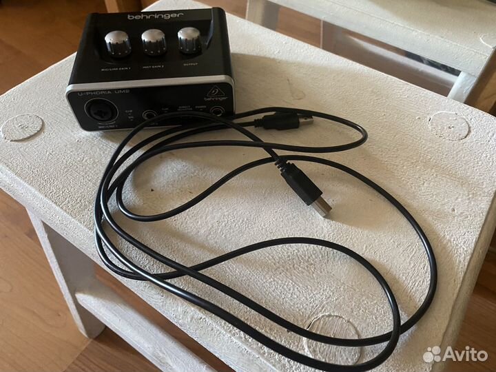 Звуковая карта behringer U-phoria UM2